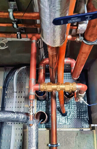 https://plumberthornlie.com.au/uploads/2025/06/commercial-plumbing-390382.jpg