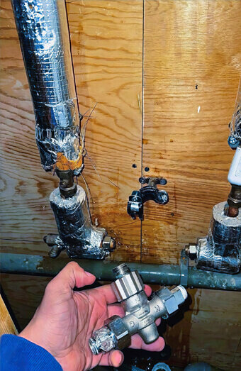 https://plumberthornlie.com.au/uploads/2025/06/emergency-plumbing-358284.jpg