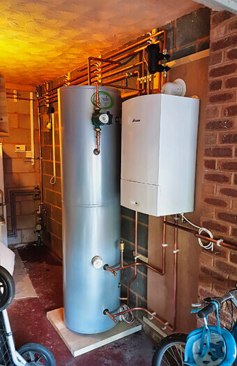 https://plumberthornlie.com.au/uploads/2025/06/hot-water-684599.jpg